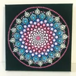 Kék-pink mandala pontfestő technikával