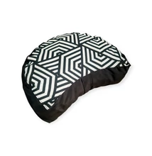 tönköly párna félhold alakú