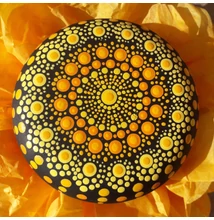 sárga-mandala-pontozott