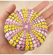 pink sárga mandala kavics