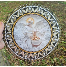 arany-fekete mandala bőségangyallal, aranyló érméket szóró angyali alak díszítéssel