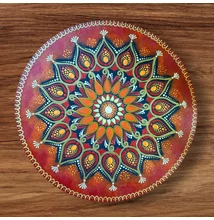 arany–vörös mandala kézzel festett pontozott mintával és vibráló központi virágmotívummal