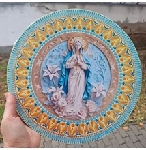arany–kék mandala Mária-alakkal, pontozott szegéllyel és virágmotívumokkal díszített spirituális falidísz
