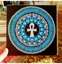 Ezüst Ankh Lélekfény – kék-ezüst kézzel pontozott mandala Ankh szimbólummal