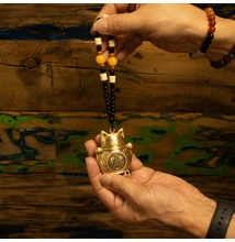 Maneki neko feng shui függő szerencse és bőség szimbólummal