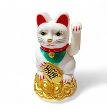 Maneki Neko integető macska fehér színben – szerencsehozó szobor