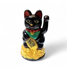 Maneki Neko integető macska fekete színben – szerencsehozó szobor