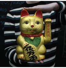 arany integető cica (Maneki Neko), elemmel működő, 17 × 26 × 12 cm, szerencsehozó szobor