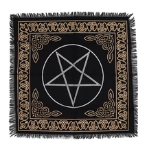 ezoterikus oltárterítő pentagram mintával, spirituális, fekete-arany, rojtos szélű