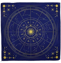 Zodiákus mintás tarot kártya kendő mélykék alapon arany csillagjegyekkel
