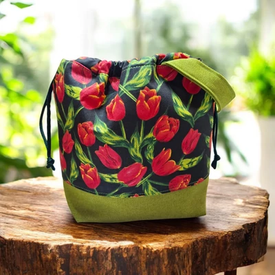 Tulipán mintás project bag öt belső zsebbel