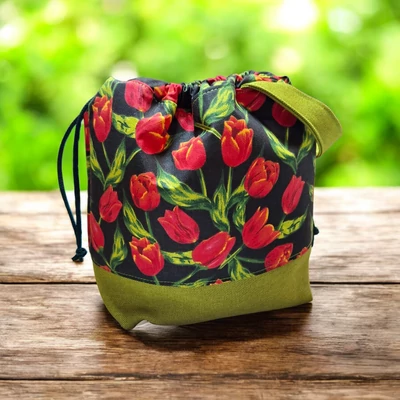 Tulipán mintás project bag öt belső zsebbel