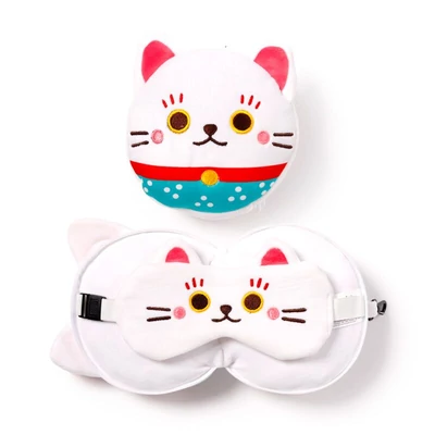 plüss utazópárna szemmaszkkal Maneki Neko mintával, összecsukható és karabíneres