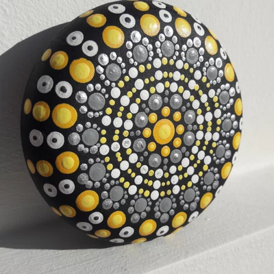 szürke-sárga mandala fakorong