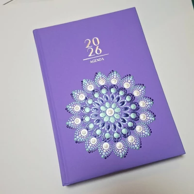 Pontozott mandalás határidőnapló 2026 napi bontással, 21x15 cm