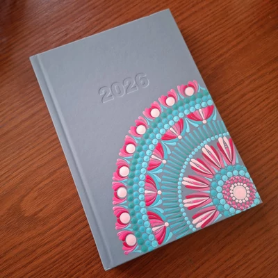 Pontozott mandalás határidőnapló 2026 napi bontással, 21x15 cm