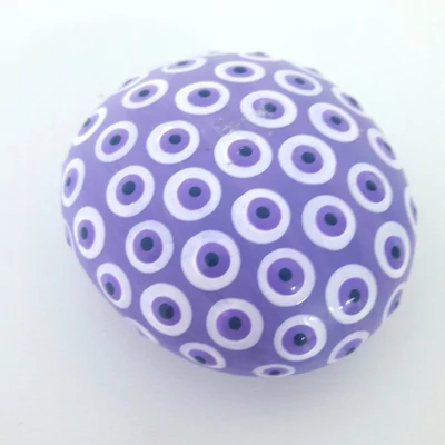 evil eye pontozott kavics - lila